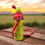 A vibrant and kid-friendly Milton Kool Stunner 400ml water bottle with an easy flip-top lid, insulated inner steel body, and a stylish design for school kids.