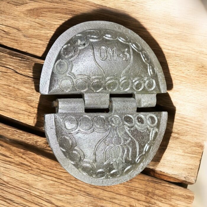 Perfect Gujiyas every time — no mess, no stress! 🎉 Handcrafted sweets made easy with our traditional aluminium mould