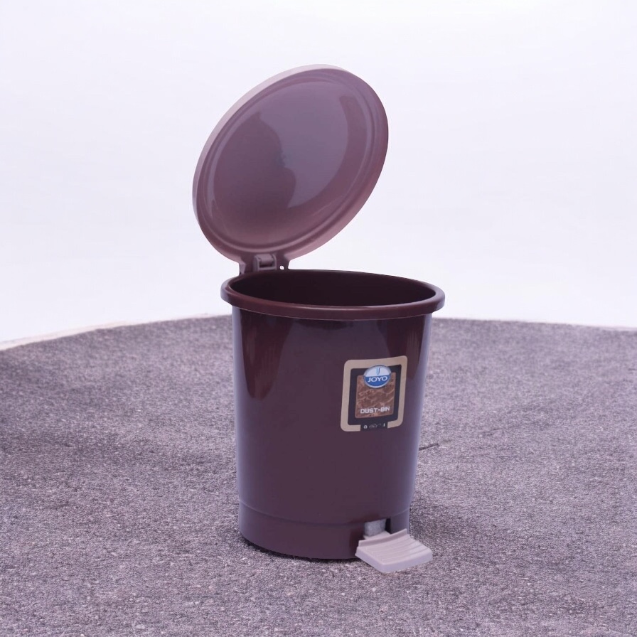 Joyo Mini Step-On Dustbin – 6.5-inch compact plastic trash bin with foot pedal, suitable for use in cars, work desks, bathrooms, and small rooms.