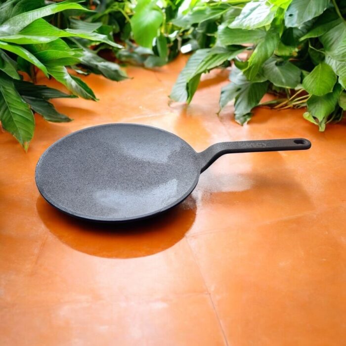 Grecy 26 cm Pre-Seasoned Cast Iron Roti Tawa with Long Handle and 4 mm Thick Base