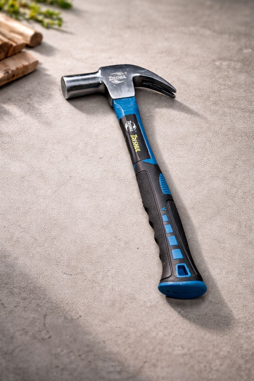 heavy duty claw hammer with steel head and ergonomic no slip grip handle for home repair, wall fixing, workshop and garage use